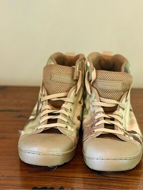 Altra Men's Tan Camo High-Top Hiking Boots